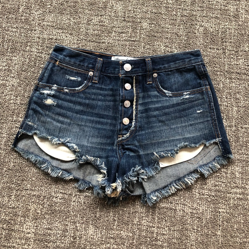 LIKE🆕A&F High Rise Medium Wash Festival Shorts
